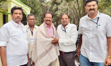 வட்டார வளர்ச்சி அலுவலரான உமா சங்கரை தேசிய மக்கள் கட்சியின் மாவட்ட தலைவர் சந்தித்து வாழ்த்து தெரிவித்தார். !