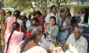 நலன் காக்கும் ஸ்டாலின் மருத்துவ முகாமினை மருத்துவ அலுவலர் ரமேஷ் குமார் துவக்கி வைத்தார் .!