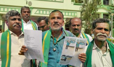 சூளகிரி அருகே விவசாயியை கடத்தி கொலை வெறி தாக்குதலில் ஈடுபட்ட நில புரோக்கர் உள்ளிட்ட பலர் மீது உரிய நடவடிக்கை எடுக்க வலியுறுத்தி மாவட்ட ஆட்சியரிடம் புகார் மனு.!