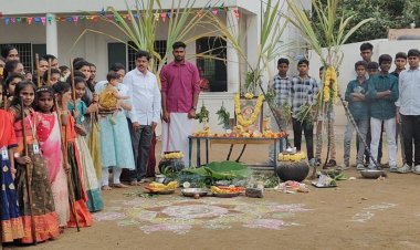துவாரகா மெட்ரிகுலேசன் உயர்நிலைப் பள்ளியில் நடைபெற்ற பொங்கல் விழாவில் பள்ளி மாணவ ,மாணவிகள் பாரம்பரிய உடை அணிந்து கலந்து கொண்டனர்.!