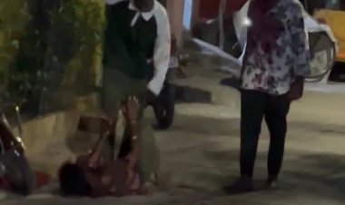 வேளச்சேரியில் இளைஞரை பட்டாக் கத்தியால் கொடூரமாக வெட்டும் இருவர் , வீடியோ வெளியாகி பரபரப்பு. !