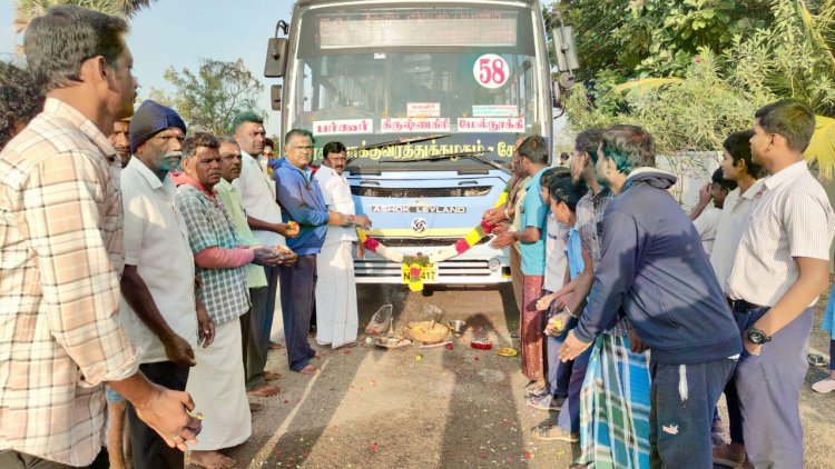 சூரண்குட்டை கிராமத்திற்கு கடந்த பல ஆண்டுகளுக்கு பிறகு வந்த புதிய அரசு பேருந்து, மக்கள் ஆரத்தி எடுத்து வரவேற்பு. !
