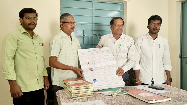 தகவல் அறியும் உரிமை சட்டத்தின் மூலமாக பெரியகோட்டப்பள்ளி ஊராட்சியில் செயல்படுத்தப்பட்டு வரும் திட்டப் பணிகள் மற்றும் வரவு, செலவு கோப்புகளை சமுக நுகர்வோர் பாதுகாப்பு நலச்சங்கத்தின் மாநில பொதுச் செயலாளர் பார்வையிட்டார். !