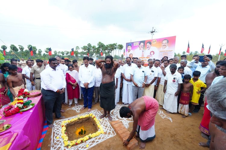 சாலை மற்றும் நீர்த்தேக்க தொட்டிகள் அமைக்க பூமி பூஜை. !
