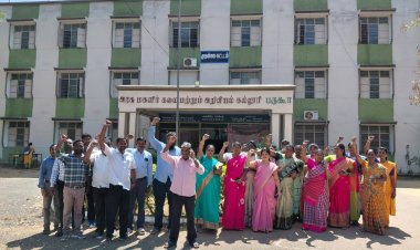 அரசு மகளிர் கலை மற்றும் அறிவியல் கல்லூரியில்  பணியாற்றும் கௌரவ விரிவுரையாளர்கள் கல்லூரி வாயிலில் போராட்டம். !