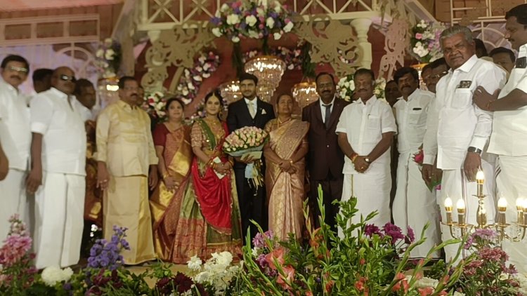 பர்கூரில் நடைபெற்ற திருமண விழாவில் கலந்துக் கொண்ட முன்னாள் முதல்வர் ஓ.பன்னீர் செல்வம்.!