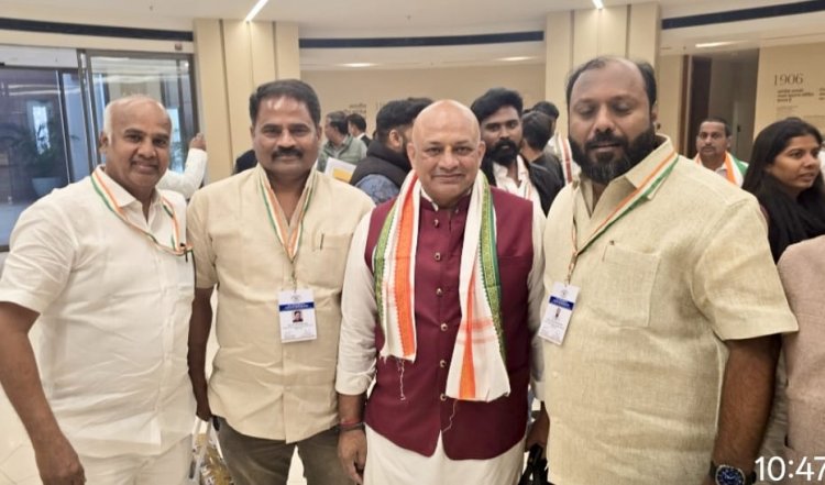 டில்லியில் தமிழக தேர்தல் தொடர்பான ஆலோசனைக் கூட்டத்தில் கிருஷ்ணகிரி கிழக்கு மாவட்ட காங்கிரஸ் தலைவர் எம்.சி. இரகு.!