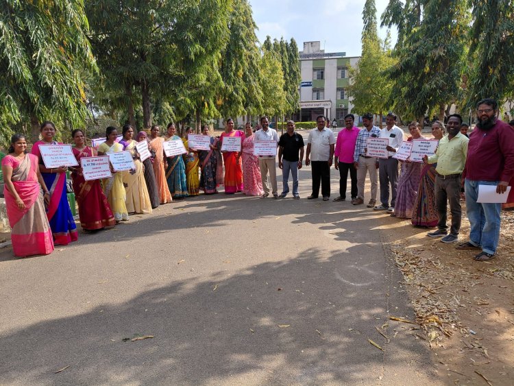 கல்லூரியில்  பணியாற்றும் கௌரவ விரிவுரையாளர்கள் தொடர் போராட்டம். !
