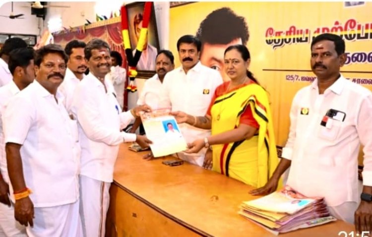 கிருஷ்ணகிரி சட்டமன்ற தொகுதியில் தேமுதிக சார்பில் போட்டியிட தனது விருப்ப மனுவினை தேமுதிக முருகன். !