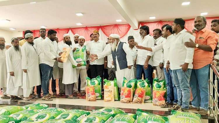 கிருஷ்ணகிரியில் தி.மு.க. சார்பில் உலமாக்களுக்கு நல திட்டஉதவிகளை மதியழகன் எம்.எல்.ஏ. வழங்கினார்..!