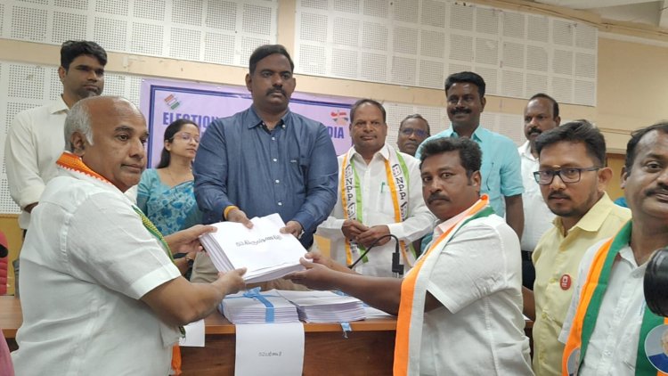 கிருஷ்ணகிரி மாவட்டத்தில் உள்ள ஆறு சட்டமன்றத் தொகுதிகளுக்கு உண்டான இறுதி வாக்காளர் பட்டியலை மாவட்ட ஆட்சியர் தினேஷ்குமார் வெளியிட்டார்.!