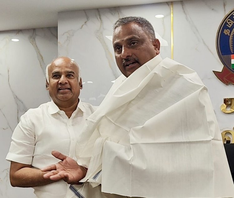 மாவட்ட காவல் கண்காணிப்பாளரை மரியாதை நிமித்தமாக சந்தித்த கிழக்கு மாவட்ட காங்கிரஸ் கட்சி தலைவர்எம்.சி. இரகு .!