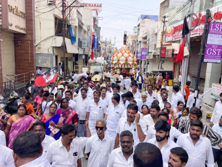 முன்னாள் முதலமைச்சர் ஜெயலலிதாவின் 78 வது பிறந்தநாள் விழா : மலர்களால் அலங்கரிக்கப்பட்ட பல்லக்கு ஊர்வலம் அதிமுகவினர் உற்சாகமாய் பங்கேற்பு..!