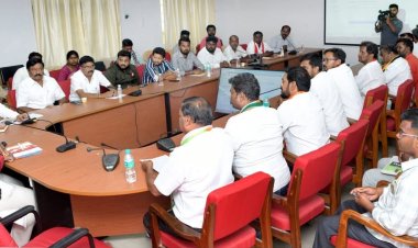 கிருஷ்ணகிரி மாவட்டத்தில் உள்ள 6 சட்டமன்ற தொகுதிகளில் வேட்புமனு தாக்கல் நடைபெறவுள்ளதையடுத்து அங்கீகரிக்கப்பட்ட அரசியல் கட்சியினர், பின்பற்றவேண்டிய விதிமுறைகள் குறித்த ஆய்வுக் கூட்டம்.!