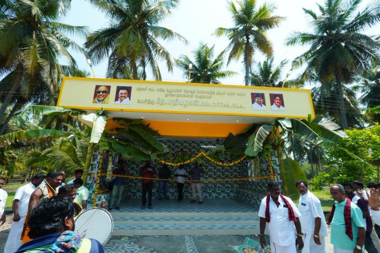 பர்கூர் சட்டமன்ற  உறுப்பினர் தொகுதி மேம்பாட்டுத் திட்டத்தின் கீழ் புதிய பேருந்து நிழற்கூடம் திறப்பு விழா.!