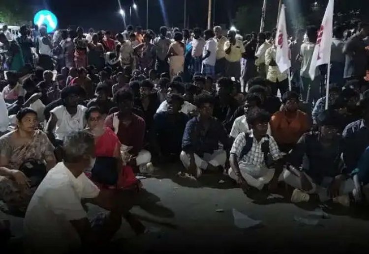 தூத்துக்குடியில் மாணவி கற்பழித்து கொலை, குற்றவாளிகளை கைது செய்யக் கோரி மறியல்.!