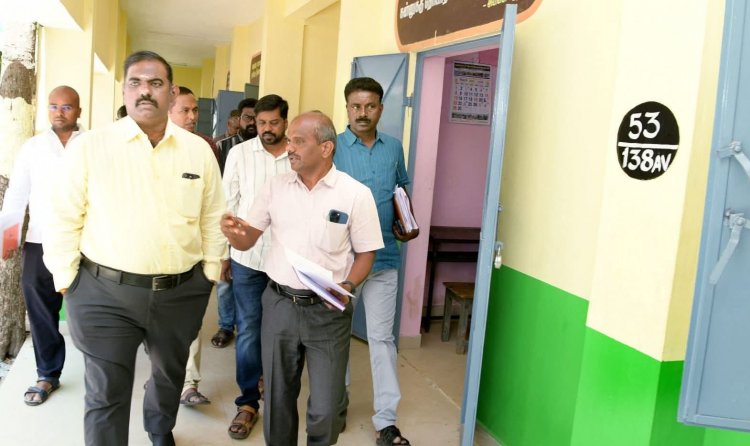 வாக்கு சாவடி மையங்களில் வாக்கு சாவடி எண்கள் அமைக்கப்பட்டுள்ளதை மாவட்ட தேர்தல் அலுவலர் மற்றும் மாவட்ட ஆட்சித்தலைவர் நேரில் ஆய்வு. !