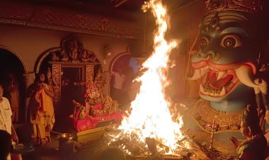 ஓசூர் பிரத்தியங்கிரா தேவி கோவிலில் பங்குனி மாத பௌர்ணமி தின மிளகாய் வத்தல் யாகம்.!