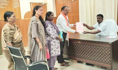 கிருஷ்ணகிரி சட்டமன்றத் தொகுதியில் சுயேட்சை வேட்பளாராக போட்டியிட்டுள்ள டாக்டர் சந்திரமோகன் வேட்புமனு தாக்கல் செய்தார். !