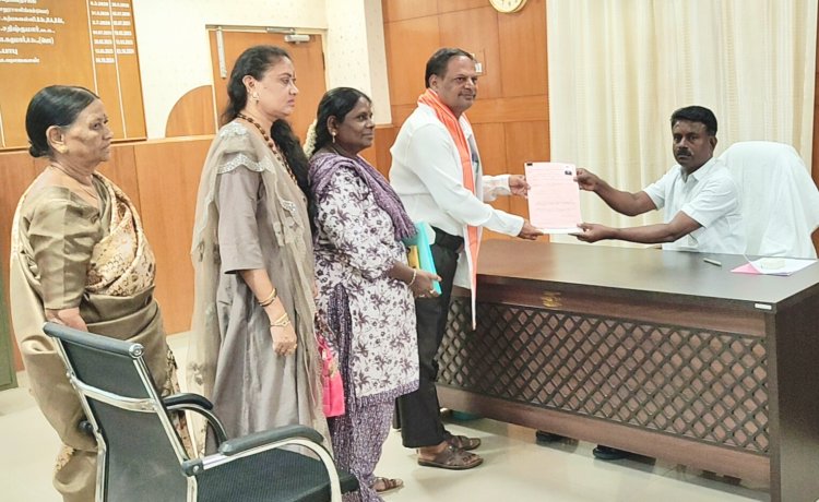 கிருஷ்ணகிரி சட்டமன்றத் தொகுதியில் சுயேட்சை வேட்பளாராக போட்டியிட்டுள்ள டாக்டர் சந்திரமோகன் வேட்புமனு தாக்கல் செய்தார். !