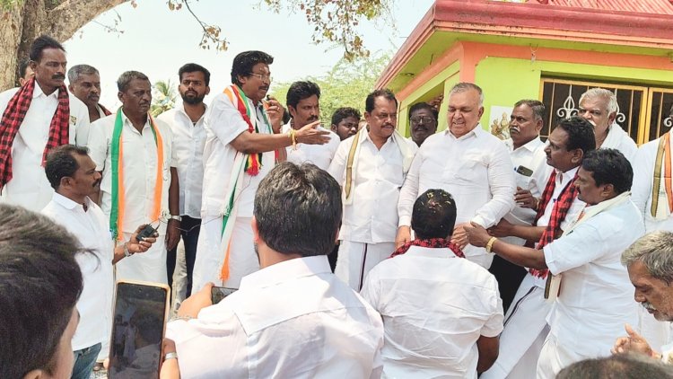 டாக்டர் செல்லகுமாரை ஆதரித்து கர்நாடகா மாநில போக்குவரத்து துறை அமைச்சர் ராமலிங்கரெட்டி  போகனப்பள்ளி உள்ளிட்ட பல்வேறு கிராமங்களில் கன்னட மொழியில் பேசி கை சின்னத்திற்கு வாக்கு சேகரித்தார்..!